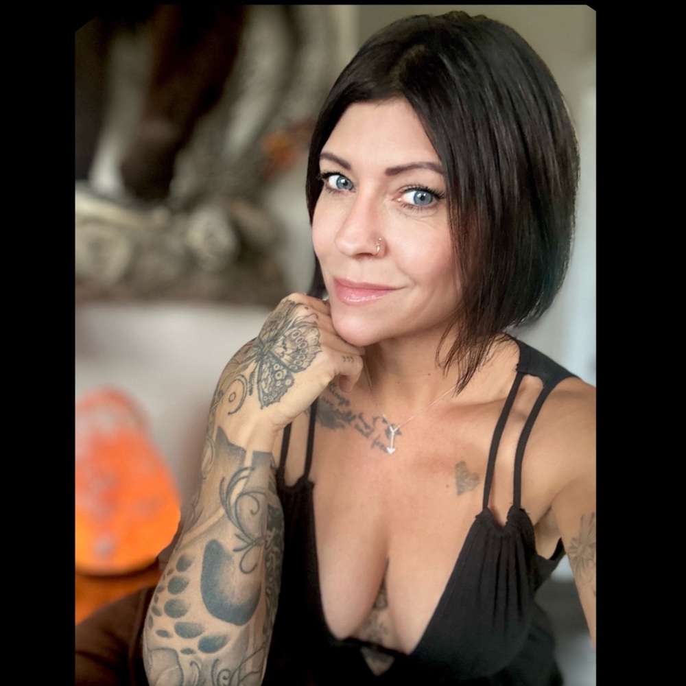 Meet your Posher, Crystal